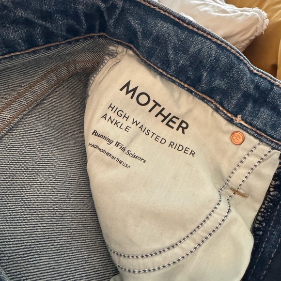 Mother Denim ( High waisted Rider Ankle) 

Color- Running with Scissors - Picture 4 of 6